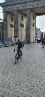 Vor dem Brandenburger Tor.jpg