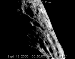 Asteroide_Eros_survole_par_sonde_Near.gif