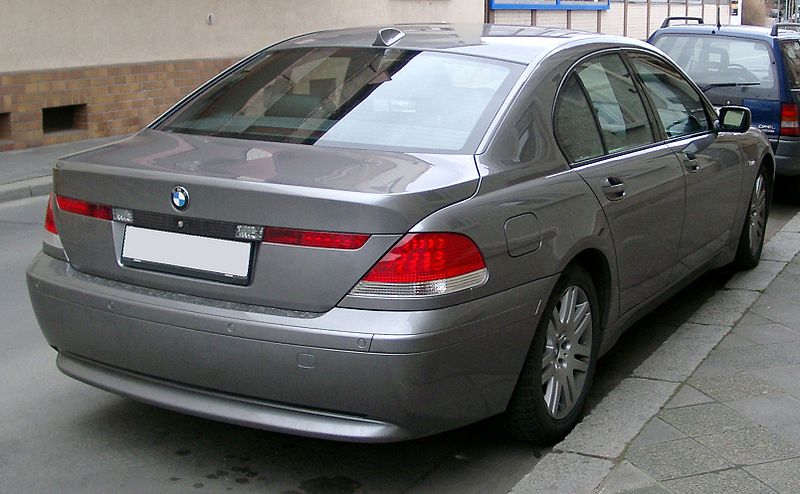 800px-BMW_E65_rear_20080121.jpg