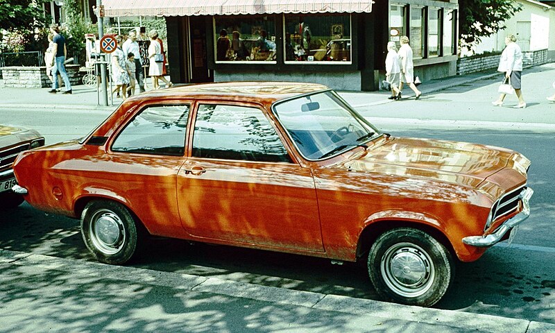 800px-Opel_Ascona_2_d_Interlaken_1972.jpg