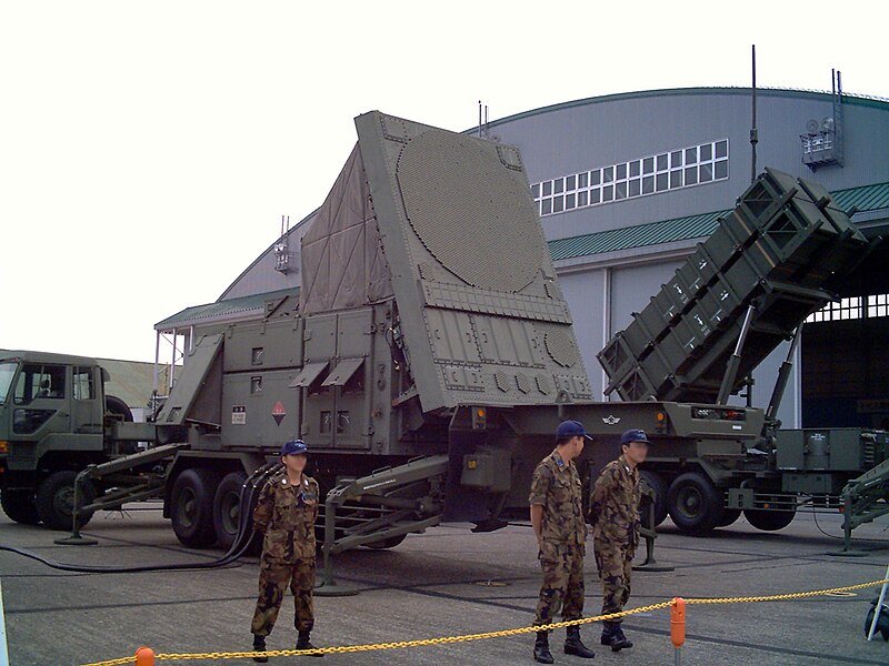 800px-MIM-104_Patriot_Radar_unit_JASDF_Iruma_Airbase_2006-2.jpg